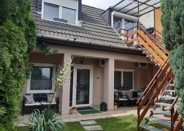 Mokka Apartman Отель *